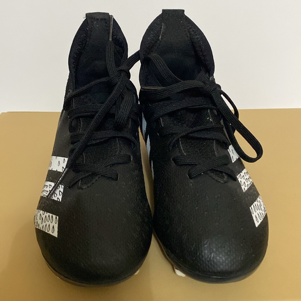 Adidas Predator pre school soccer shoes 10.5K - Picture 4 of 9